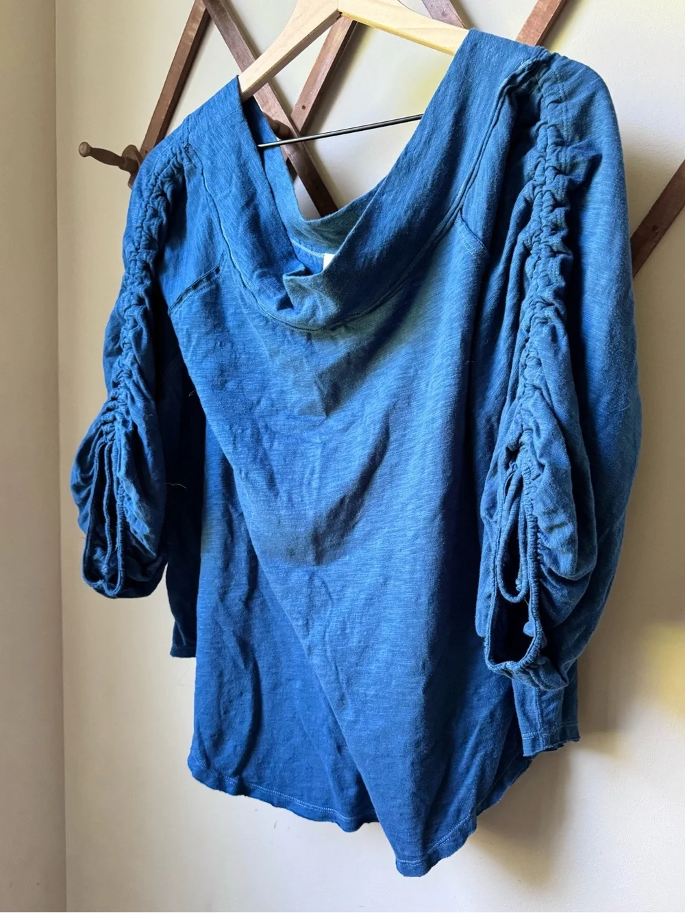 Free People Bohema Off-The-Shoulder Slub Shirt in a Blue Shade Size Large